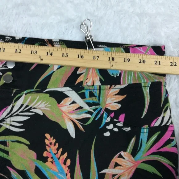 Terra & Sky Womens Pants Skinny Legging Crop Black‎ Tropical Pull On Plus 3X 24W - Picture 3 of 9